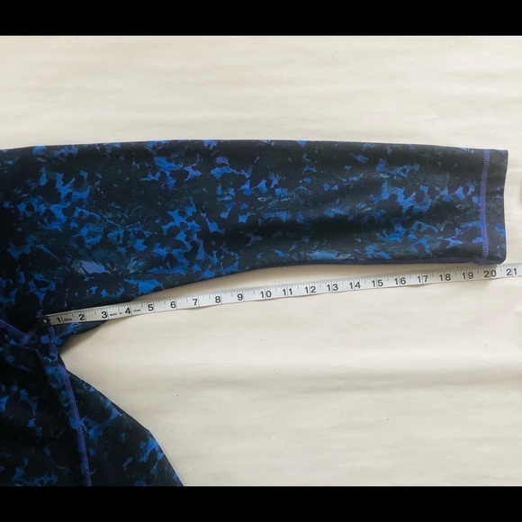 Lululemon Wunder Under Crop II - Picture 9 of 9